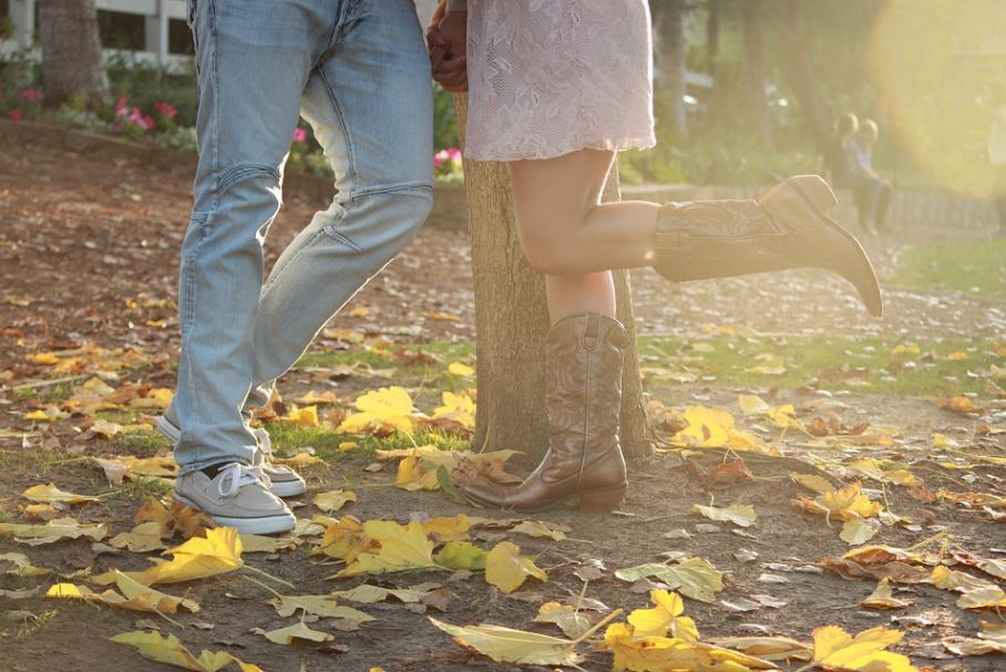 engagement-autumn-cowboy-boots-love