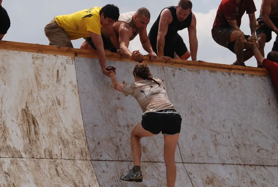 girl-mud-run-slope-help-challenge