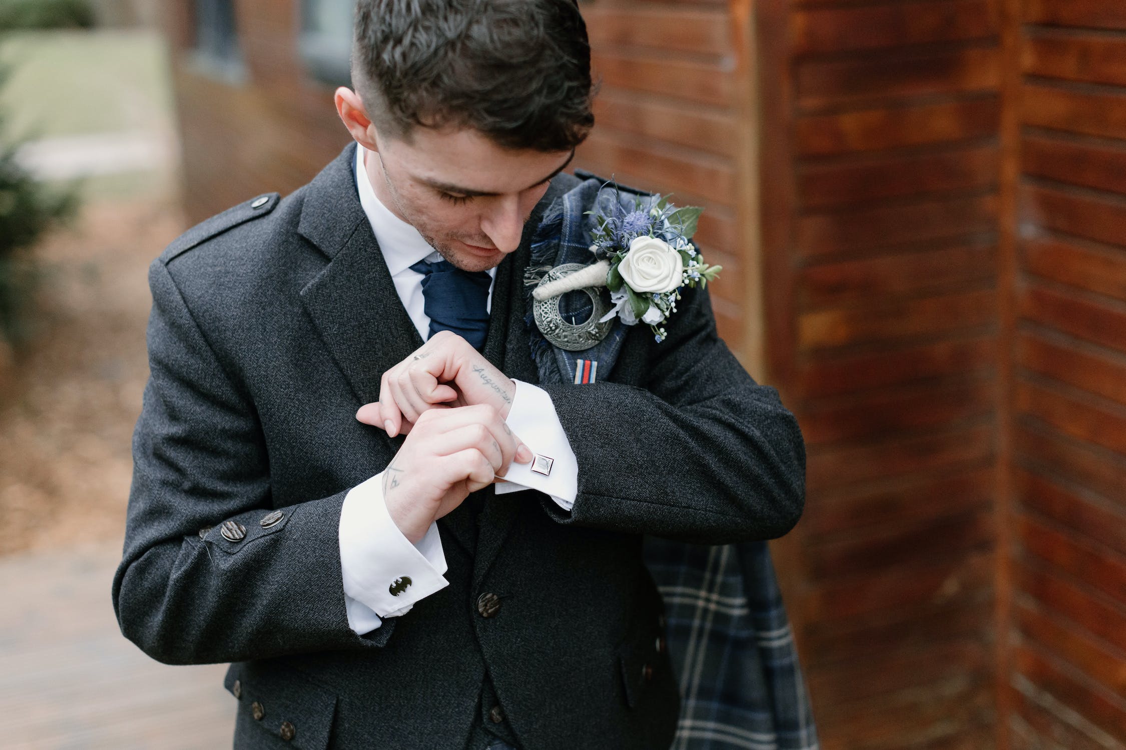 Cufflinks-Groom-fixing-cufflinks