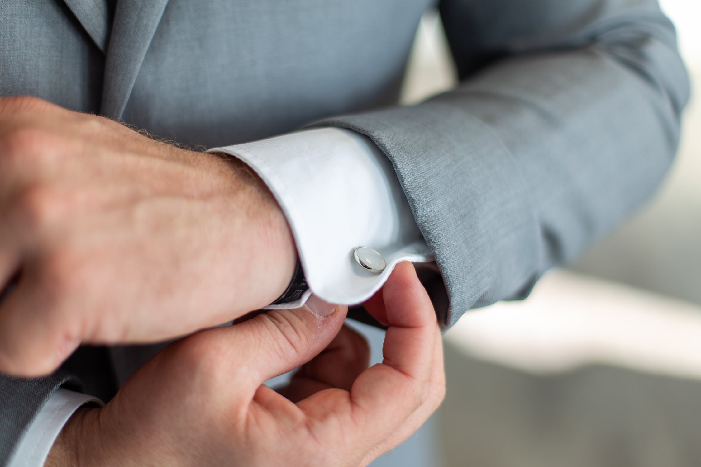 Cufflinks-Putting-cufflinks